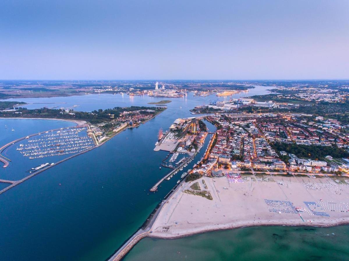 Lotsenhaus/Ostseetoern Rostock Bagian luar foto