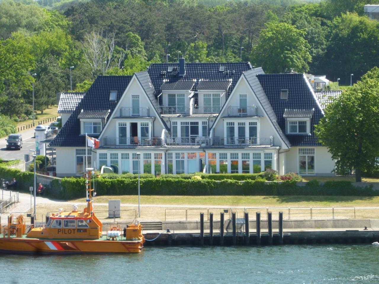 Lotsenhaus/Ostseetoern Rostock Bagian luar foto